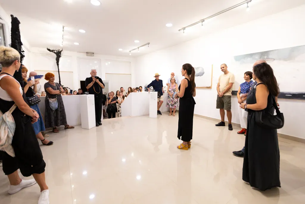 Art& — gallery image 1